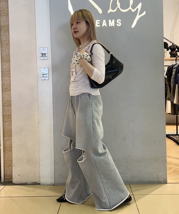 ナカノ アイさんの「BEAMS WOMEN｜ダメージ スウェット パンツ」を使ったコーディネート