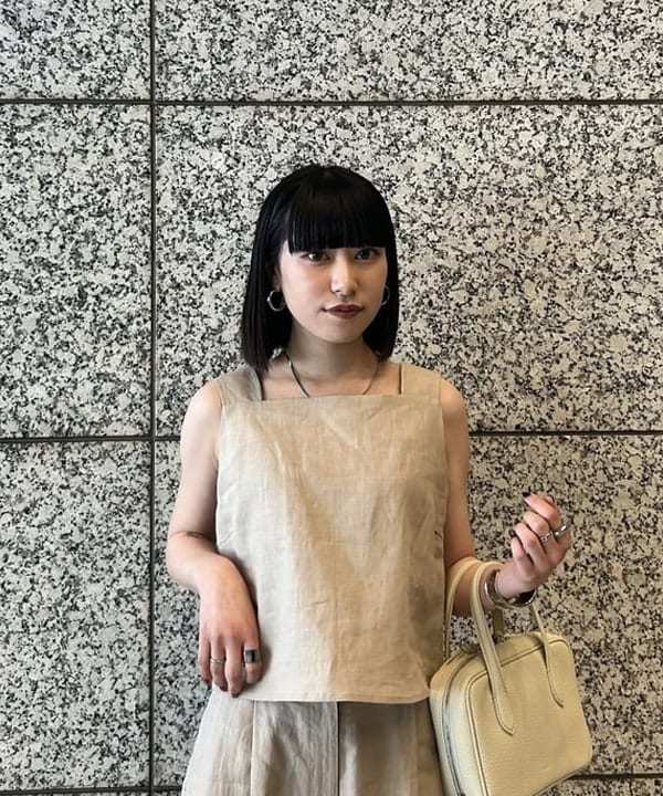 大槻 まひろさんの「BEAMS WOMEN｜リネン ビスチェ .M」を使ったコーディネート