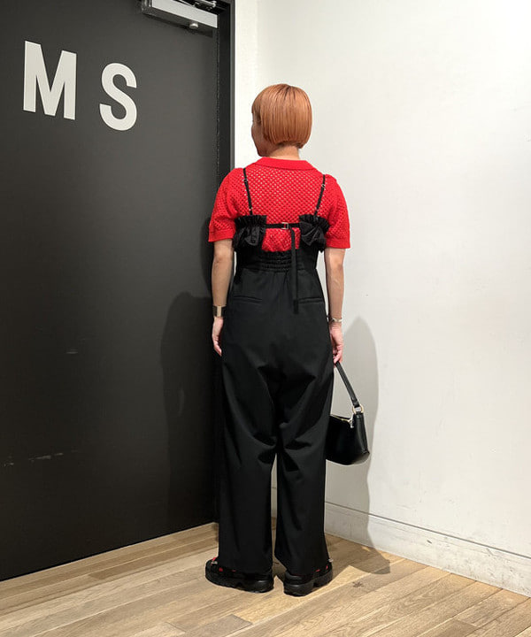 吉田 奈央さんの「BEAMS WOMEN｜フリル ギャザー サロペット」を使ったコーディネート
