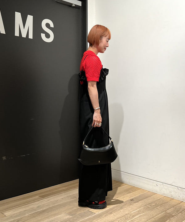 吉田 奈央さんの「BEAMS WOMEN｜フリル ギャザー サロペット」を使ったコーディネート