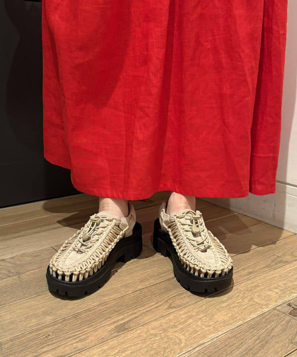 Ito_ririkaさんの「BEAMS WOMEN｜リネン タック キーネック ワンピース」を使ったコーディネート