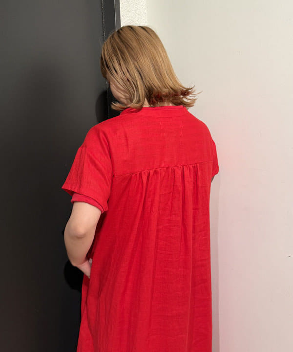 Ito_ririkaさんの「BEAMS WOMEN｜リネン タック キーネック ワンピース」を使ったコーディネート