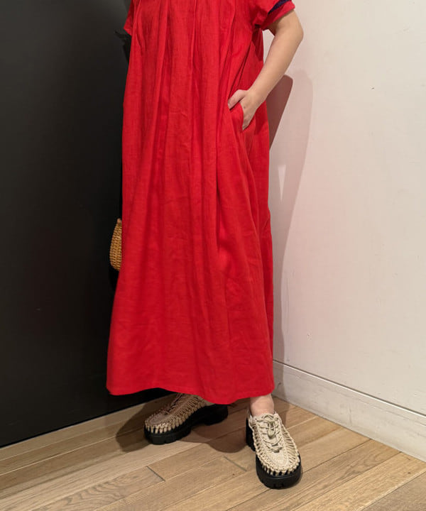 Ito_ririkaさんの「BEAMS WOMEN｜リネン タック キーネック ワンピース」を使ったコーディネート