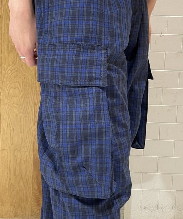 マツミヤさんの「BEAMS WOMEN｜チェック カーゴ イージーパンツ」を使ったコーディネート