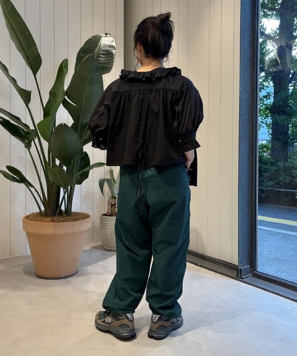 ナガオカ サキさんの「BEAMS WOMEN｜コットン リネン フリル ギャザー ショートスリーブ」を使ったコーディネート