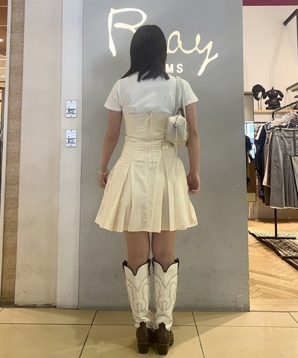 ヒナさんの「BEAMS WOMEN｜フラワー パール ネックレス」を使ったコーディネート