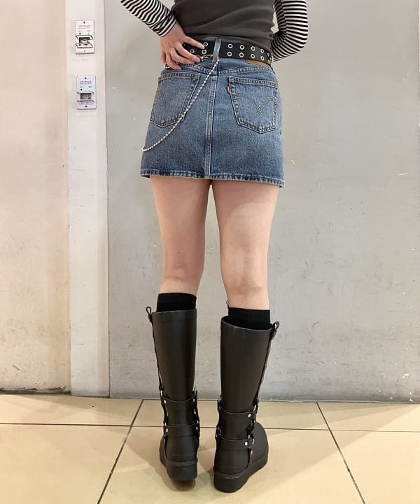 イトウミサキさんの「BEAMS WOMEN｜LEVI'S(R) / Western Icon Skirt」を使ったコーディネート