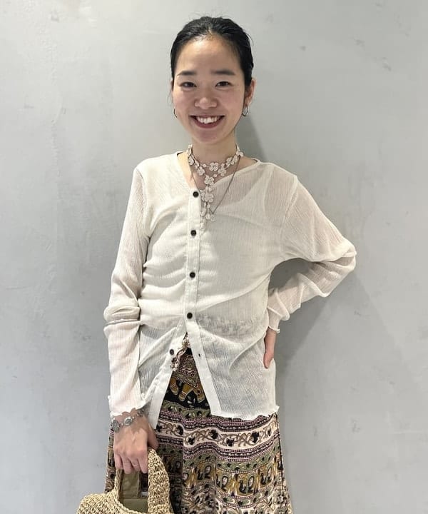 津藤 理佐子さんの「BEAMS WOMEN｜maturely / シアー シャーリング カーディガン」を使ったコーディネート