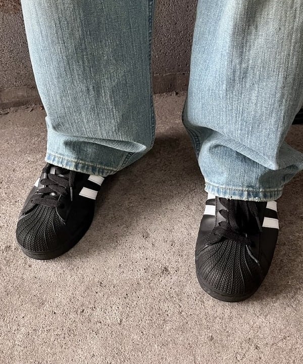 槙山 賢斗さんの「BEAMS WOMEN｜adidas / SUPERSTAR 2 BLACK」を使ったコーディネート