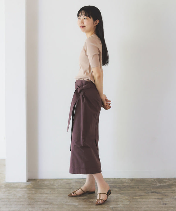 中丸　栞さんの「BEAMS WOMEN｜【別注】スタイリスト佐藤佳菜子 × SLOANE / クルーネック リブTシャツ」を使ったコーディネート