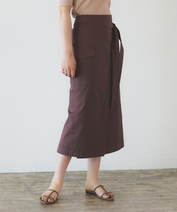 中丸　栞さんの「BEAMS WOMEN｜【別注】スタイリスト佐藤佳菜子 × SLOANE / クルーネック リブTシャツ」を使ったコーディネート