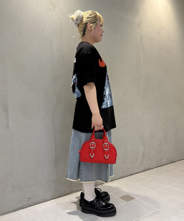 大石彩可さんの「BEAMS WOMEN｜デニム タック ミディアム スカート」を使ったコーディネート
