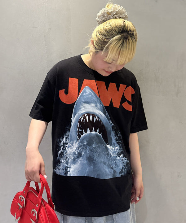 大石彩可さんの「BEAMS WOMEN｜デニム タック ミディアム スカート」を使ったコーディネート