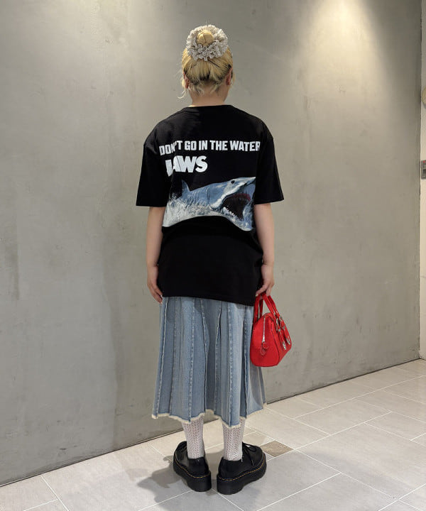 大石彩可さんの「BEAMS WOMEN｜デニム タック ミディアム スカート」を使ったコーディネート