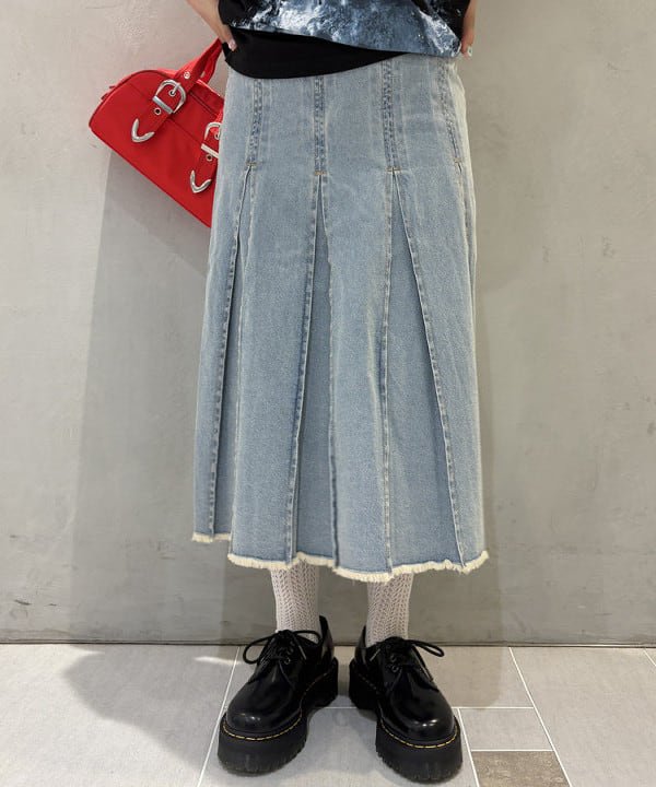 大石彩可さんの「BEAMS WOMEN｜デニム タック ミディアム スカート」を使ったコーディネート