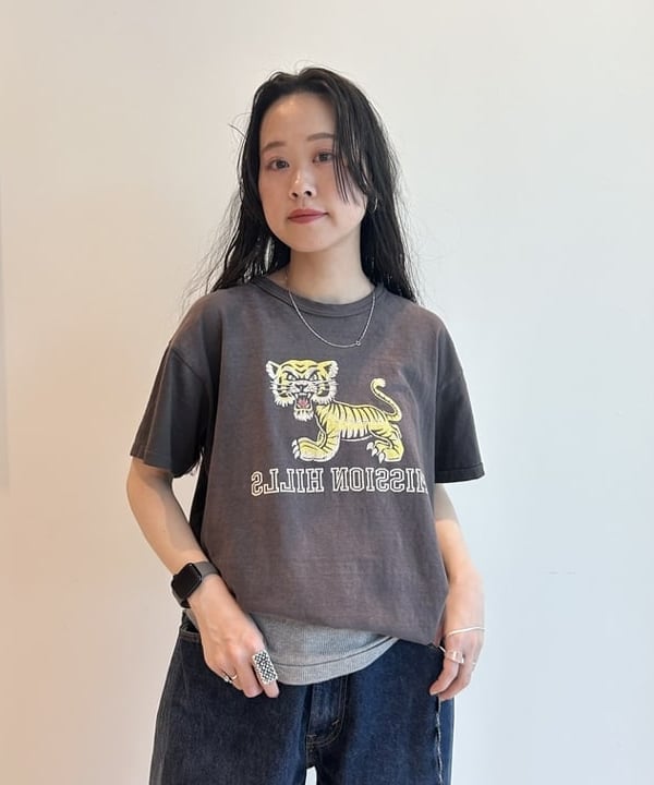 清水 彩乃さんの「BEAMS WOMEN｜【別注】WARE HOUSE / タイガー イレギュラー プリント Tシャツ」を使ったコーディネート