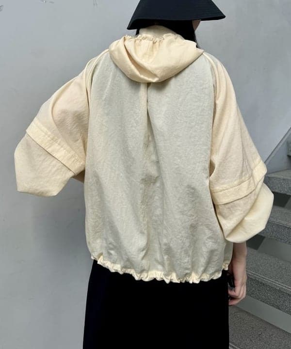 山田 千遥さんの「BEAMS WOMEN｜【別注】SLOANE / タックショルダー ワンピース」を使ったコーディネート