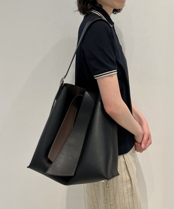 神坂 莉子さんの「BEAMS WOMEN｜ステンレス ボリューム イヤーカフ」を使ったコーディネート