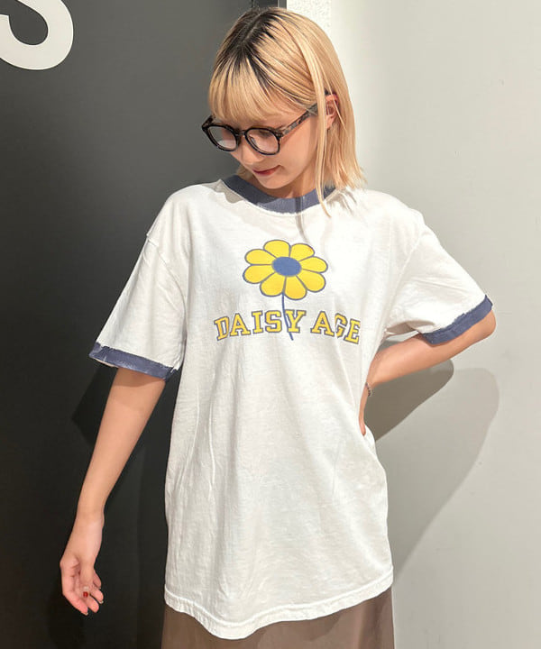 佐藤 亜美さんの「BEAMS WOMEN｜【別注】BOW WOW / RINGER T-shirt」を使ったコーディネート