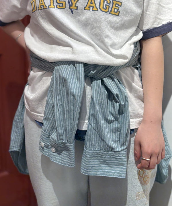 ナガオカ サキさんの「BEAMS WOMEN｜ドビー ストライプ ビッグ ボタンダウン シャツ」を使ったコーディネート