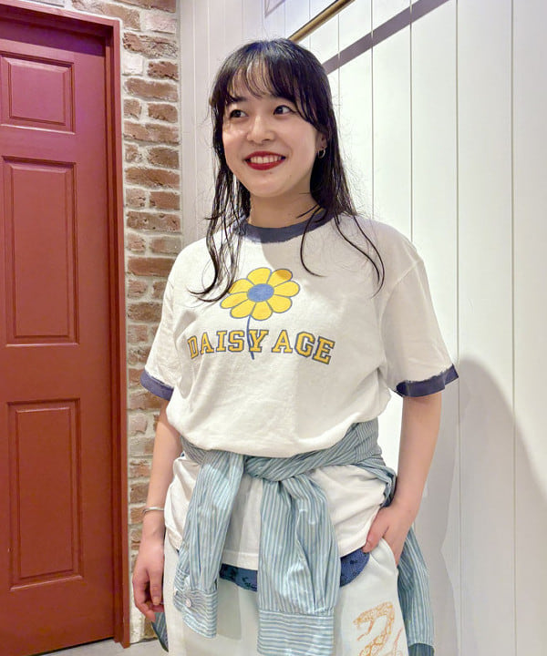 ナガオカ サキさんの「BEAMS WOMEN｜ドビー ストライプ ビッグ ボタンダウン シャツ」を使ったコーディネート