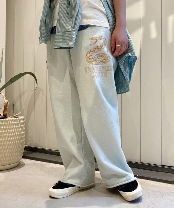 ナガオカ サキさんの「BEAMS WOMEN｜ドビー ストライプ ビッグ ボタンダウン シャツ」を使ったコーディネート