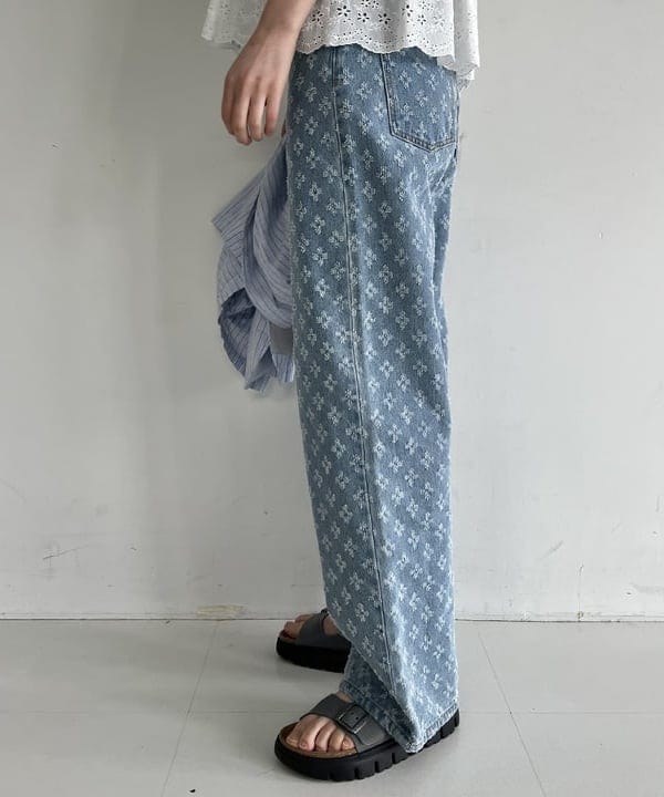 神坂 莉子さんの「BEAMS WOMEN｜ストライプ チェック ビッグ ジャケット」を使ったコーディネート