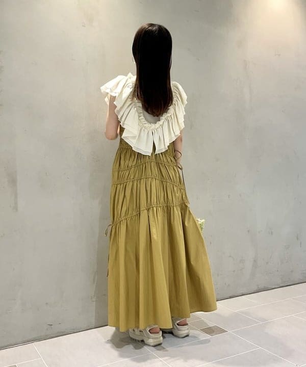 カタヤマ アヤさんの「BEAMS WOMEN｜【別注】beej / ウーブン トートバッグ」を使ったコーディネート