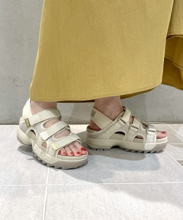 カタヤマ アヤさんの「BEAMS WOMEN｜【別注】beej / ウーブン トートバッグ」を使ったコーディネート