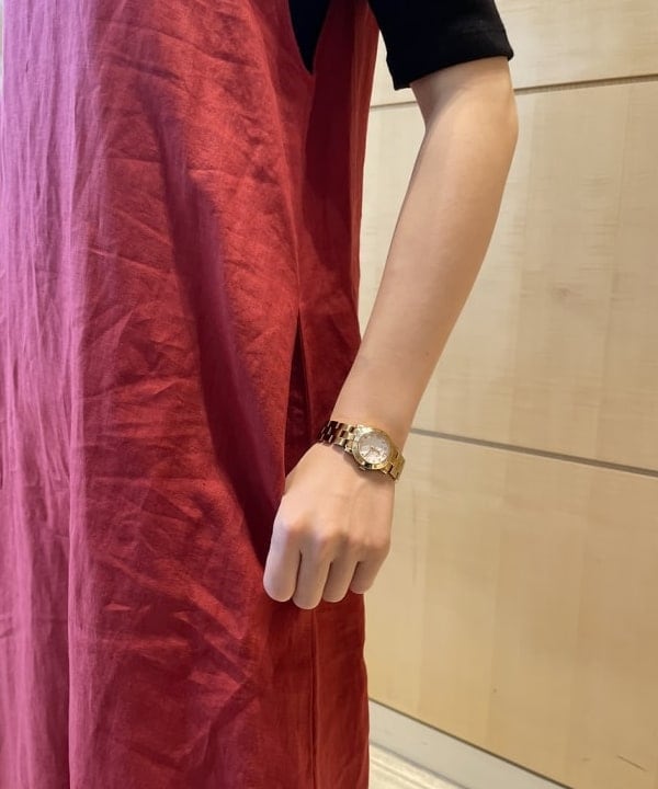 SAKAIさんの「BEAMS WOMEN｜【別注】スタイリスト佐藤佳菜子 × SLOANE / クルーネック リブTシャツ」を使ったコーディネート