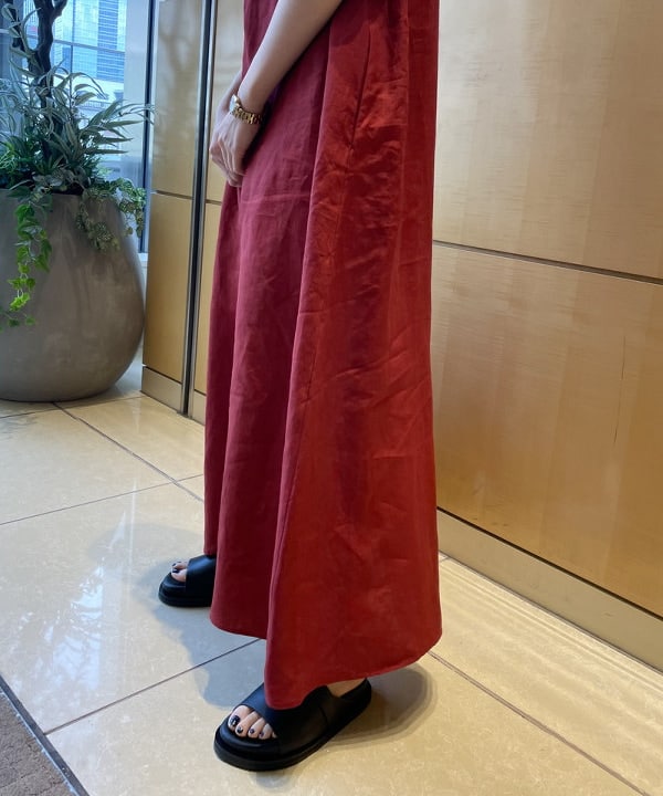 SAKAIさんの「BEAMS WOMEN｜【別注】スタイリスト佐藤佳菜子 × SLOANE / クルーネック リブTシャツ」を使ったコーディネート