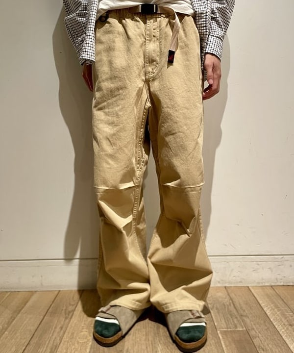 高橋 遼太さんの「BEAMS WOMEN｜【別注】Gramicci / ピグメント コットンツイル オーバーパンツ」を使ったコーディネート
