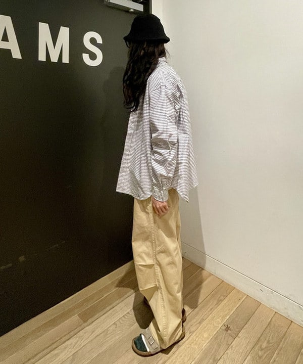 高橋 遼太さんの「BEAMS WOMEN｜【別注】Gramicci / ピグメント コットンツイル オーバーパンツ」を使ったコーディネート