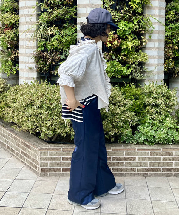 坂本 有佳子さんの「BEAMS WOMEN｜コットン リネン フリル ギャザー ショートスリーブ」を使ったコーディネート