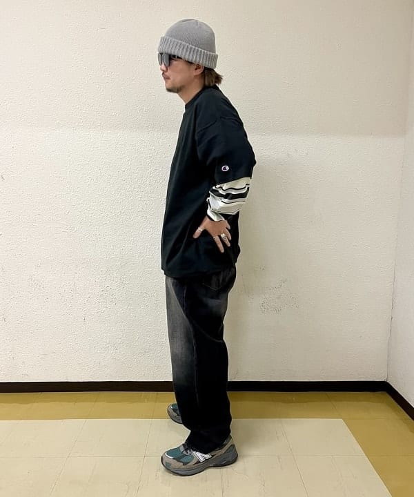 新里 京介さんの「BEAMS WOMEN｜BEAMS / ワイドフィット デニムパンツ」を使ったコーディネート