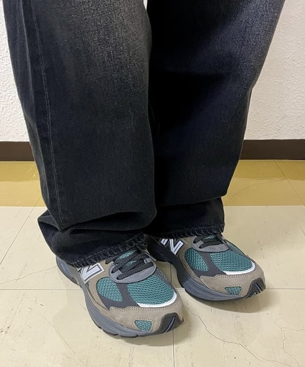 新里 京介さんの「BEAMS WOMEN｜BEAMS / ワイドフィット デニムパンツ」を使ったコーディネート