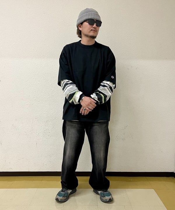 新里 京介さんの「BEAMS WOMEN｜BEAMS / ワイドフィット デニムパンツ」を使ったコーディネート