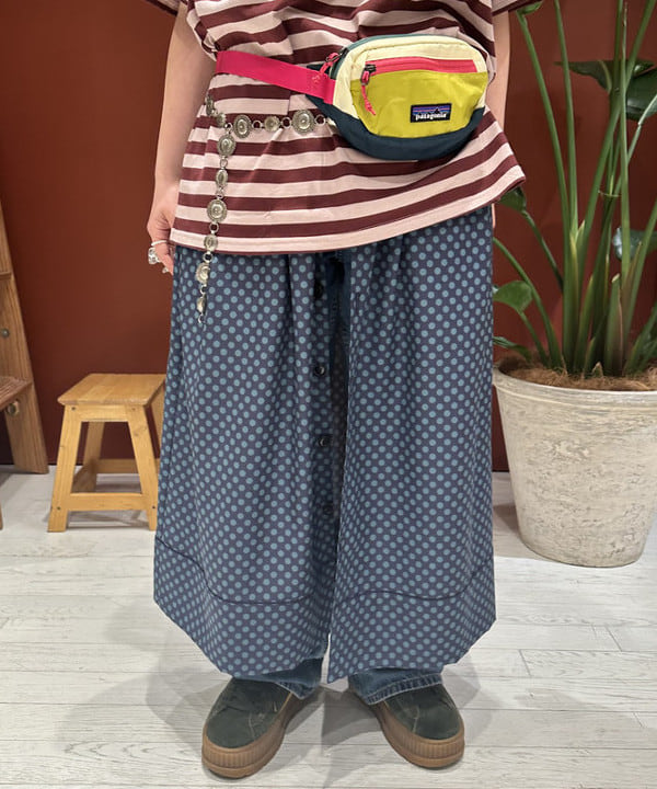 竹村 澄玲さんの「BEAMS WOMEN｜ドット フロント オープン スカート」を使ったコーディネート