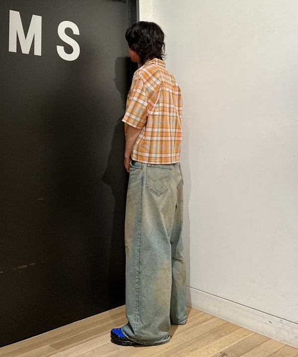 関澤 佑樹さんの「BEAMS WOMEN｜チェック ショート シャツ」を使ったコーディネート