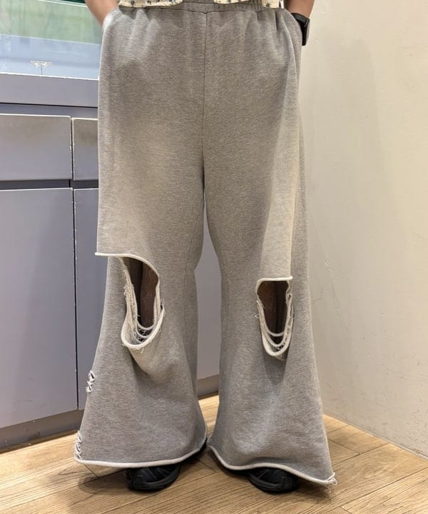 オカベ　アヤカさんの「BEAMS WOMEN｜フラワー プリント シャーリング ブラウス」を使ったコーディネート