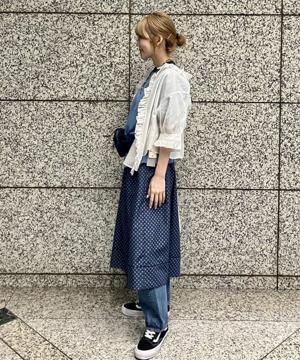 小原 もこさんの「BEAMS WOMEN｜コットン リネン フリル ギャザー ショートスリーブ」を使ったコーディネート