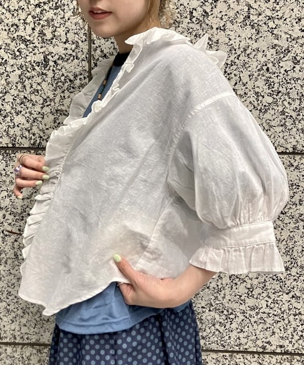 小原 もこさんの「BEAMS WOMEN｜コットン リネン フリル ギャザー ショートスリーブ」を使ったコーディネート