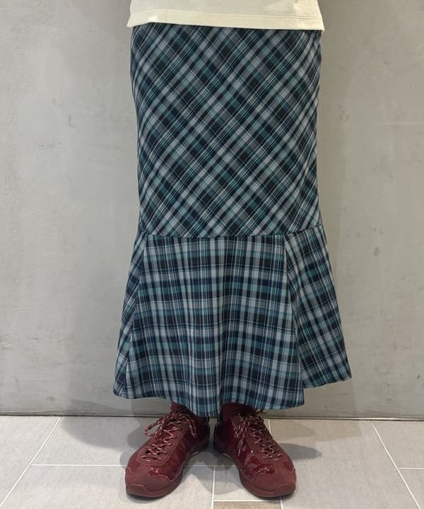 大石彩可さんの「BEAMS WOMEN｜チェック キリカエ マーメイド スカート」を使ったコーディネート