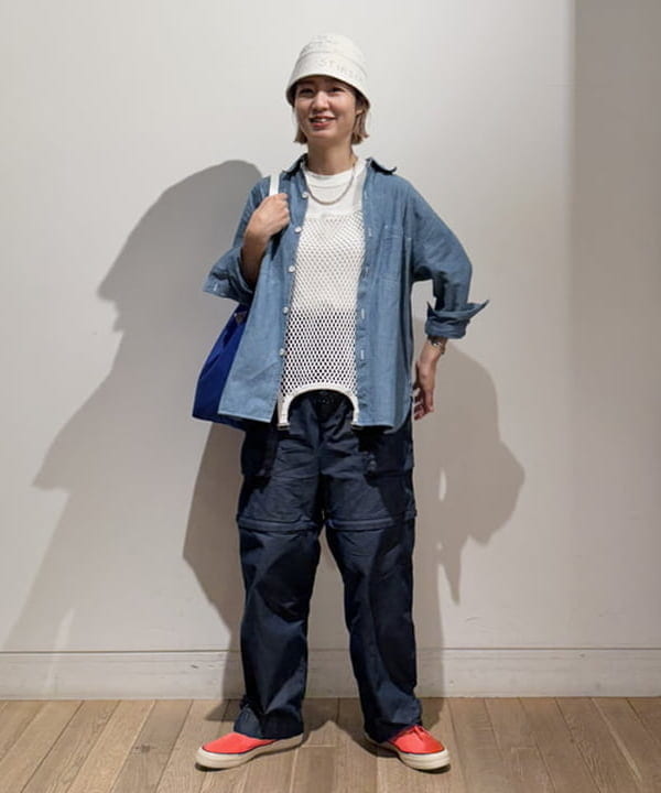 Kaoru Sakumaさんの「BEAMS WOMEN｜BUZZ RICKSON'S / 別注 シャンブレー ロングスリーブ シャツ」を使ったコーディネート