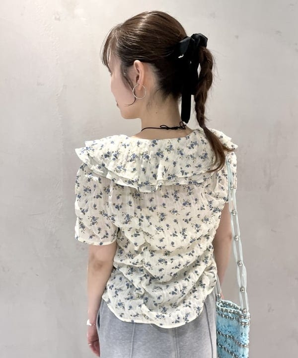 カタヤマ アヤさんの「BEAMS WOMEN｜【別注】Casselini / チュール ビーズ ミニ ショルダー」を使ったコーディネート