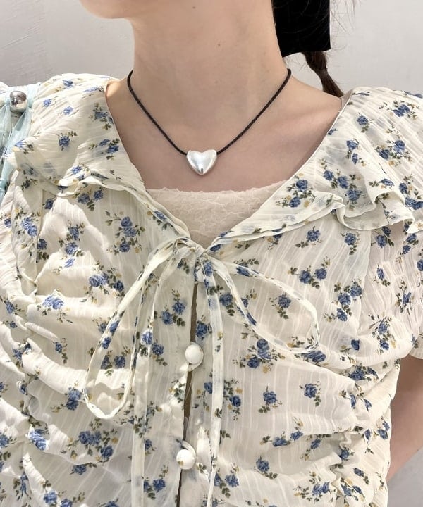 カタヤマ アヤさんの「BEAMS WOMEN｜【別注】Casselini / チュール ビーズ ミニ ショルダー」を使ったコーディネート