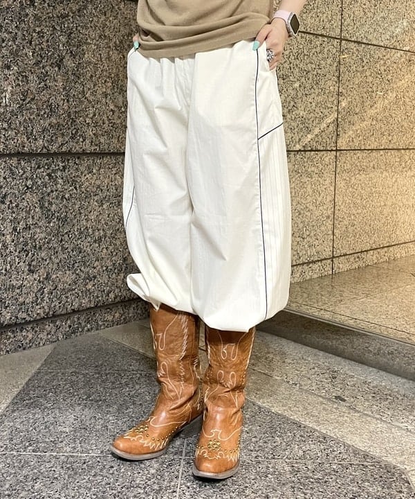 まゆちゃんさんの「BEAMS WOMEN｜ストライプ キリカエ トラックパンツ」を使ったコーディネート