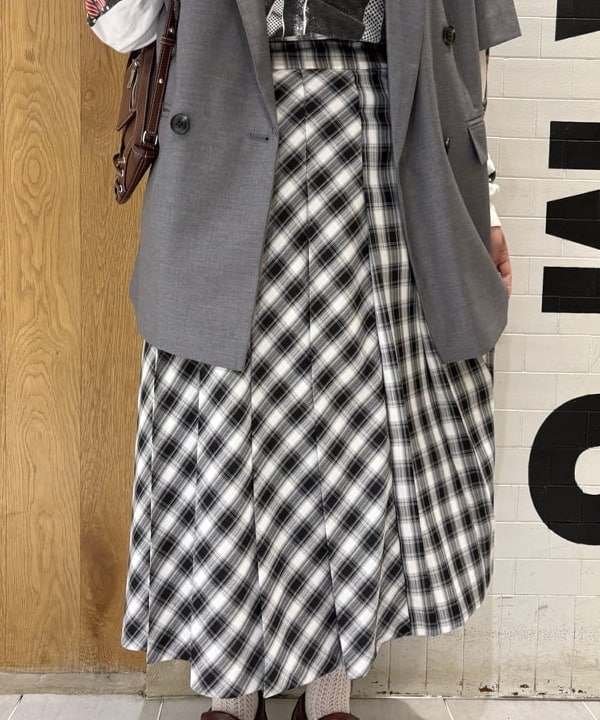 大石彩可さんの「BEAMS WOMEN｜チェック プリーツ スカート」を使ったコーディネート