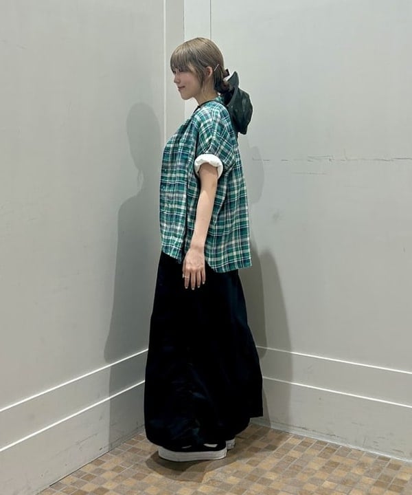 小原 もこさんの「BEAMS WOMEN｜リネン チェック ショートスリーブ シャツ」を使ったコーディネート