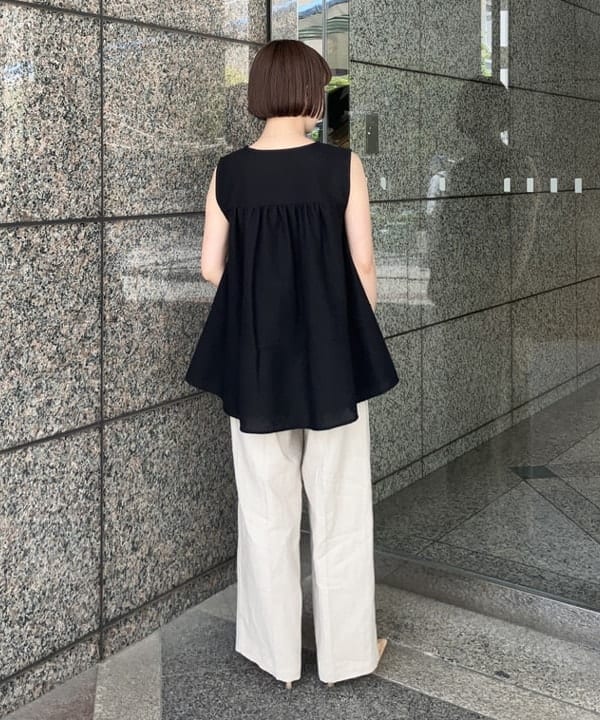 多田 日奈子さんの「BEAMS WOMEN｜リネン タブ付き ワイドパンツ」を使ったコーディネート